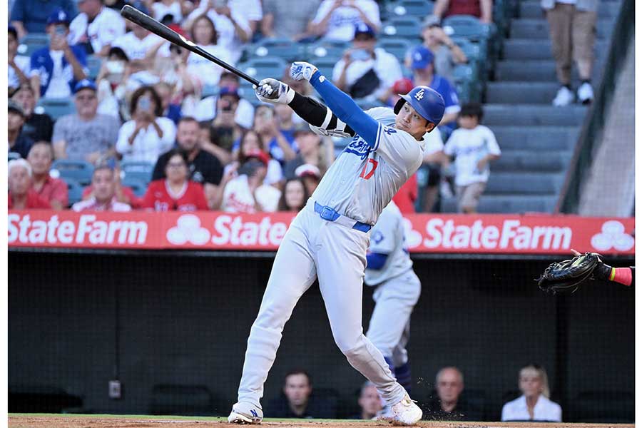 昨季までの本拠地エンゼルスタジアムの打席に立ったドジャースの大谷翔平【写真：Getty Images】