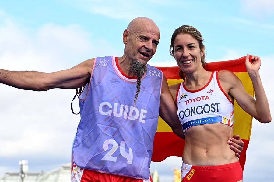 パラリンピック陸上マラソン女子で失格し、メダルを逃したエレナ・コンゴスト（右）【写真：ロイター】