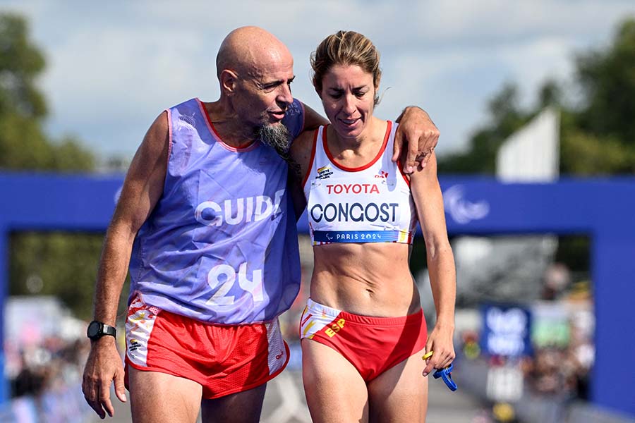 パラリンピック陸上マラソン女子で失格し、メダルを逃したエレナ・コンゴスト（右）【写真：ロイター】