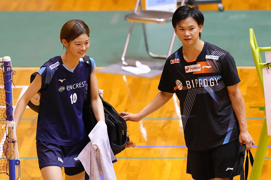 全日本社会人バドミントン選手権大会に出場した渡辺勇大（右）、田口真彩ペア【写真：荒川祐史】