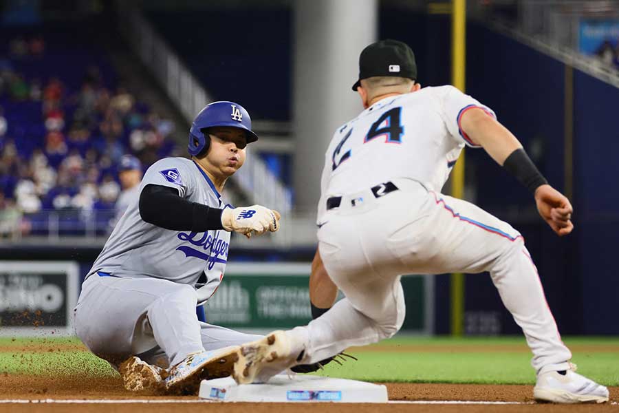 ドジャースの大谷翔平がマーリンズ戦で50盗塁を達成した【写真：ロイター】