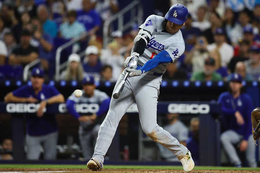 敵地マーリンズ戦で打席に立つドジャースの大谷翔平【写真：ロイター】