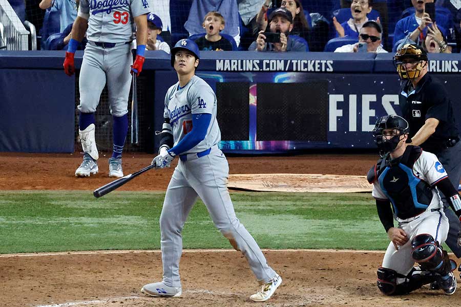 MLB史上初の50本塁打・50盗塁を達成したドジャースの大谷翔平【写真：ロイター】