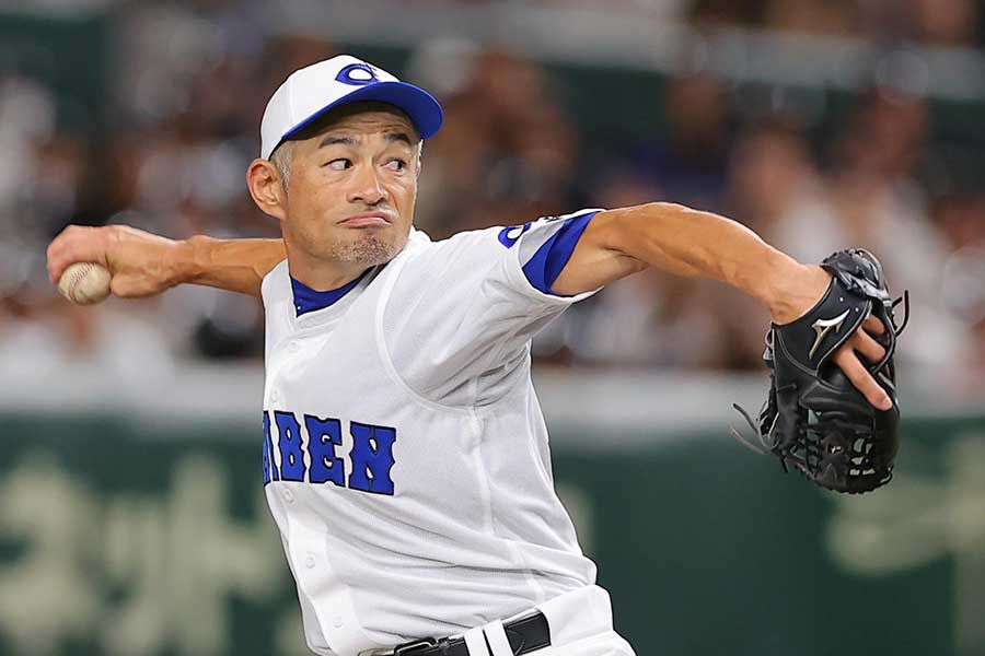 「イチロー選抜 KOBE CHIBEN」対「高校野球女子選抜」で先発したイチロー氏【写真：産経新聞社】