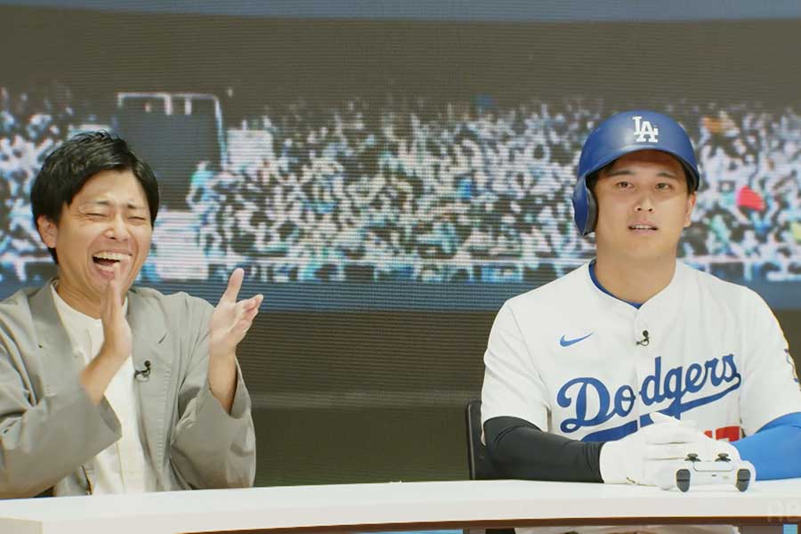 大谷翔平のそっくりさん（右）【（C）AbemaTV,Inc.】