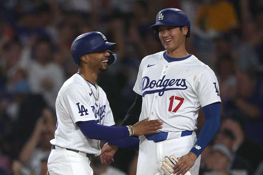 今季1、2番コンビを組んだ大谷翔平（右）とムーキー・ベッツ【写真：Getty Images】