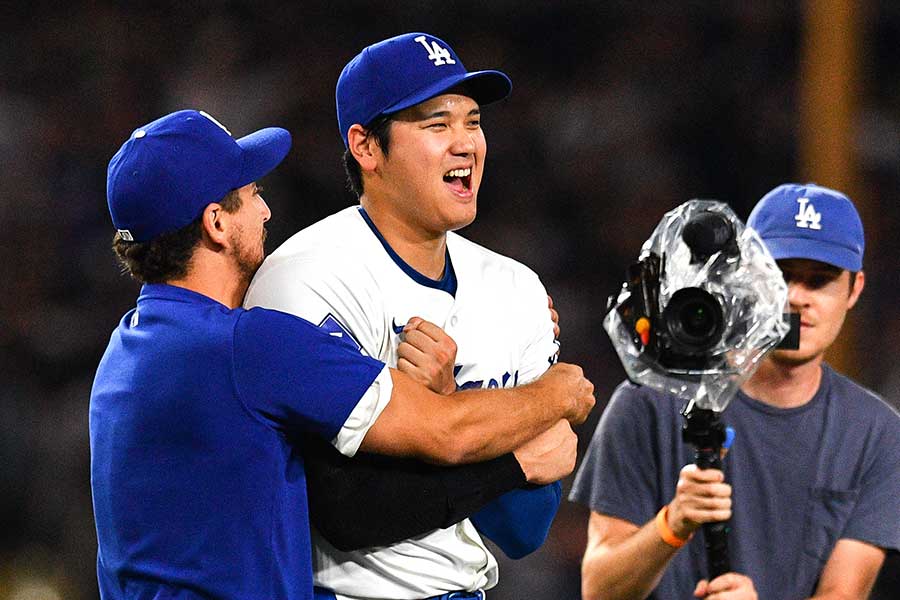 地区優勝に歓喜するドジャースの大谷翔平【写真：ロイター】