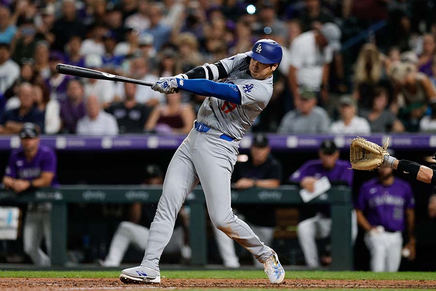 敵地ロッキーズ戦で54号3ランを放ったドジャースの大谷翔平【写真：ロイター】