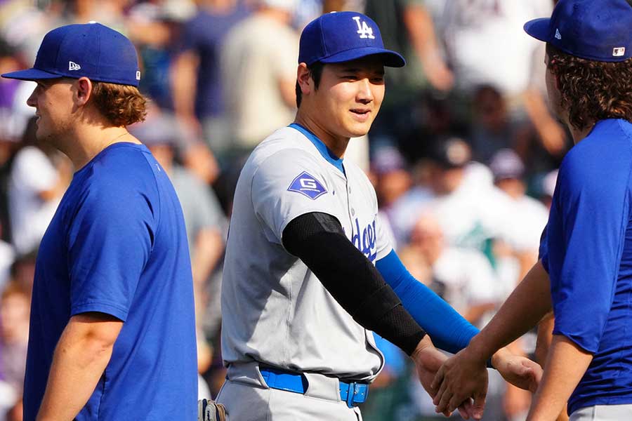 レギュラーシーズン最終戦に勝利後笑顔を見せるドジャースの大谷翔平【写真：ロイター】