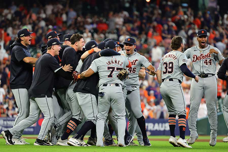 地区シリーズ進出を決め、歓喜に沸くタイガースの選手たち【写真：Getty Images】