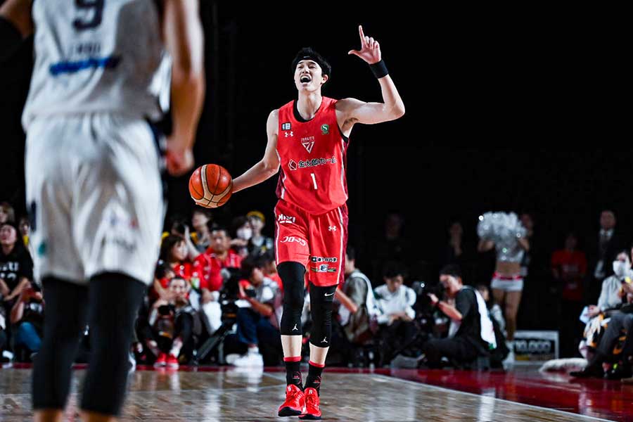 開幕戦でBリーグデビューした渡邊雄太【写真：中戸川知世】