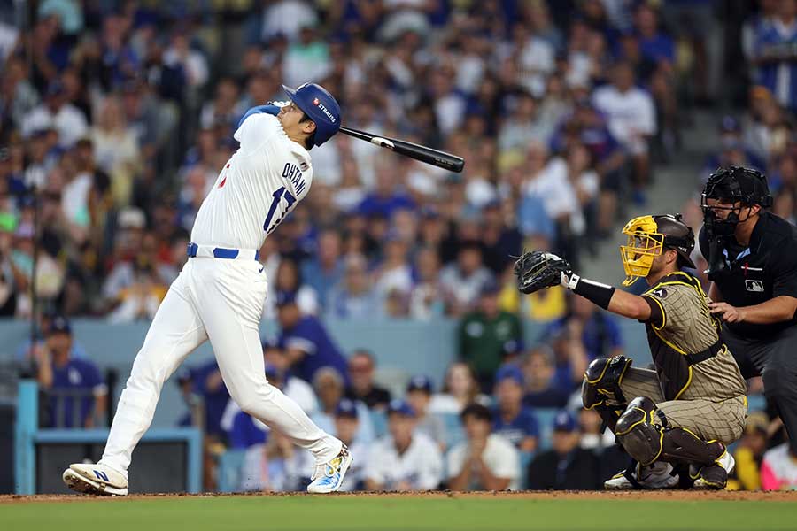 パドレス戦、同点3ランを放つドジャースの大谷翔平【写真：Getty Images】