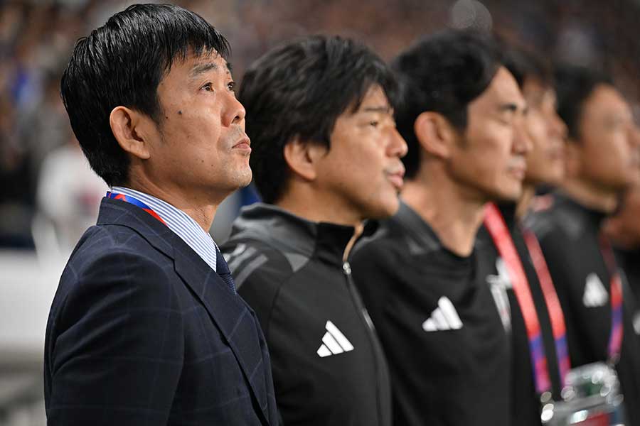 オーストラリアと対戦したサッカー日本代表の森保一監督（左端）【写真：Getty Images】