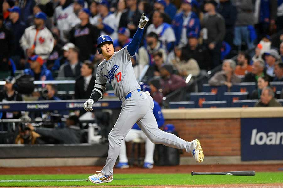 先頭打者本塁打を放ったドジャースの大谷翔平【写真：ロイター】