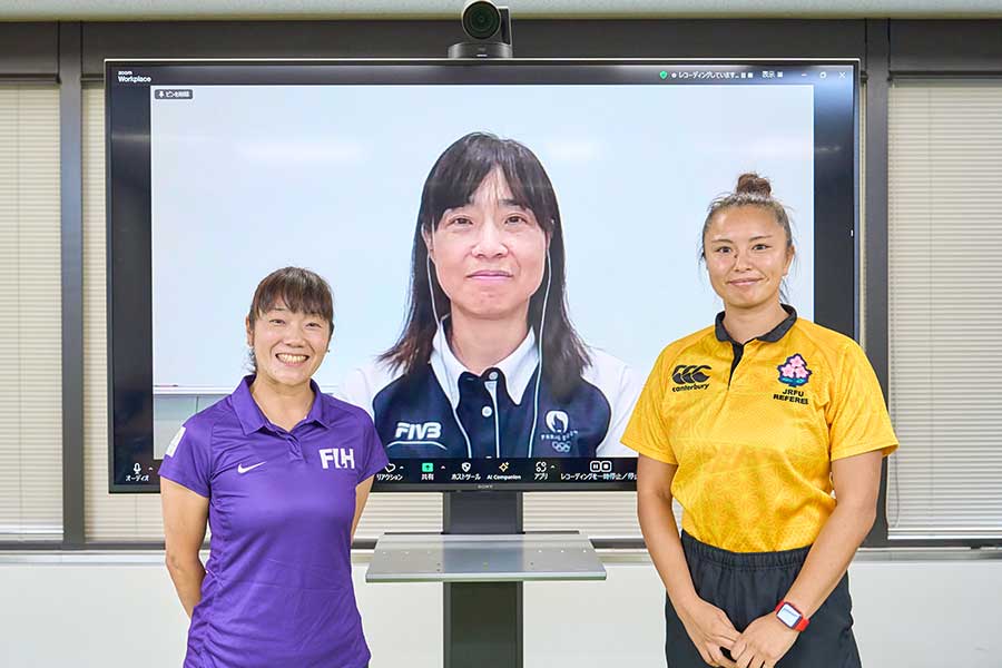 パリ五輪に審判員として参加した3人。左からホッケーの山田恵美さん、バレーボールの明井寿枝さん、ラグビーの桑井亜乃さん【写真：近藤俊哉】