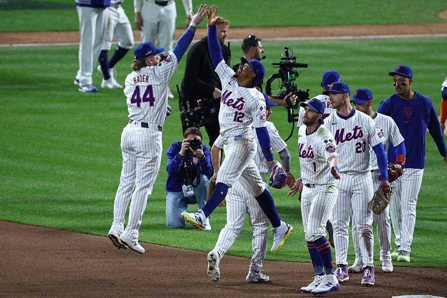 リーグ優勝決定シリーズでドジャースを下し、喜ぶメッツナイン【写真：ロイター】