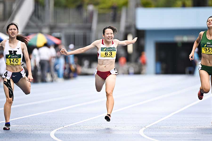 上智大在学中、鈴木は留学先のオランダでYouTubeを始めた【写真：中戸川知世】