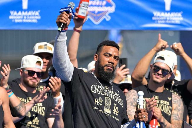 彼の契約を延長しろ！」 ドジャース選手が届けた涙のスピーチに米感動