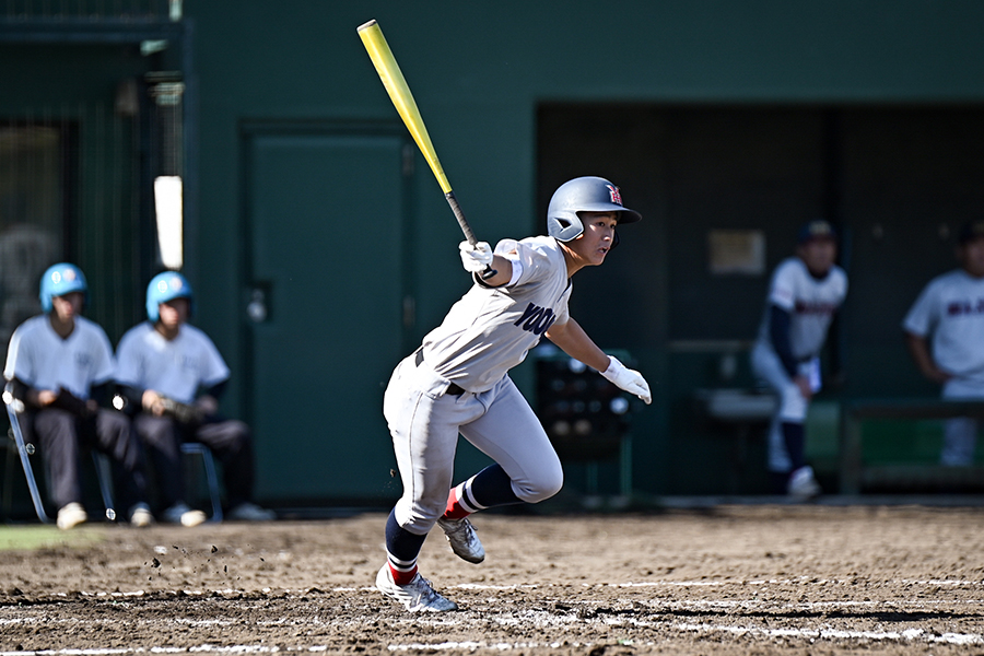 同点となる適時二塁打を放った横浜・奥村凌大【写真：中戸川知世】