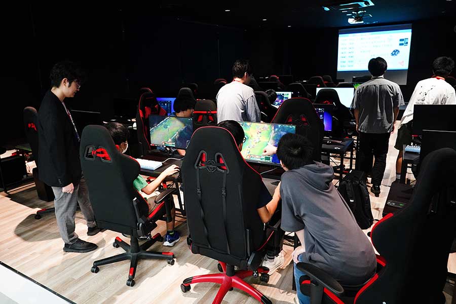 eスポーツコース専用の教室があるルネサンス高等学校 連携横浜キャンパス【撮影：南しずか】