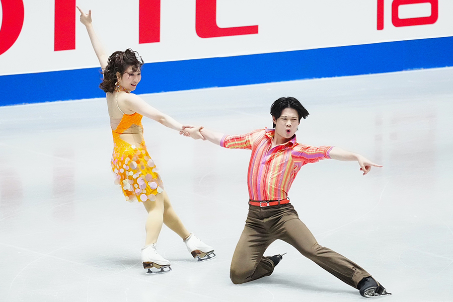 大会のトップバッターとして登場した田中梓沙、西山真瑚組【写真：荒川祐史】