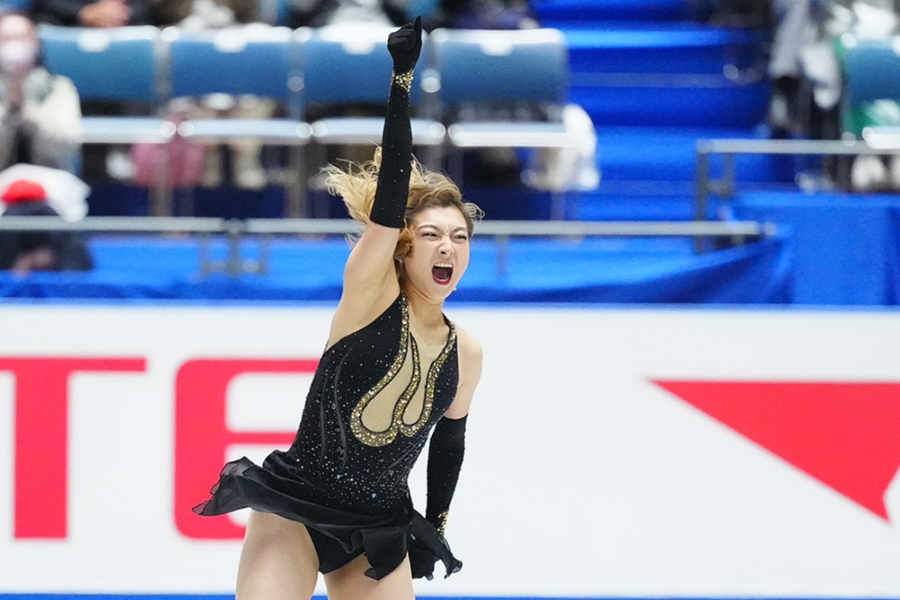 フリーのフィニッシュ後、喜びを爆発させた坂本花織【写真：荒川祐史】