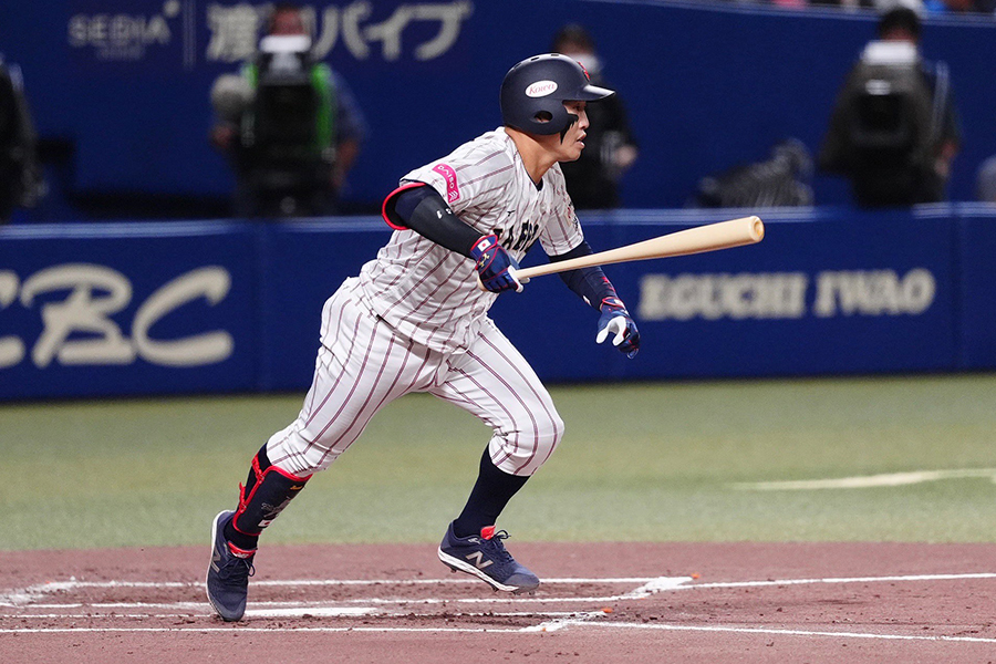 オーストラリア代表との開幕戦に出場した小園海斗【写真：小林靖】