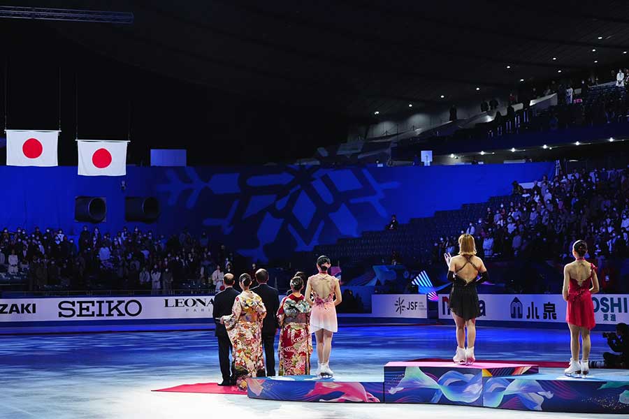 フィギュアNHK杯の表彰式【写真：荒川祐史】