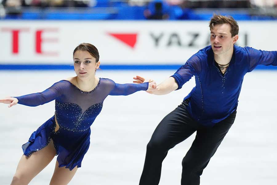 NHK杯に出場したダリア・ダニロワ（左）とミシェル・ツィバ組【写真：荒川祐史】