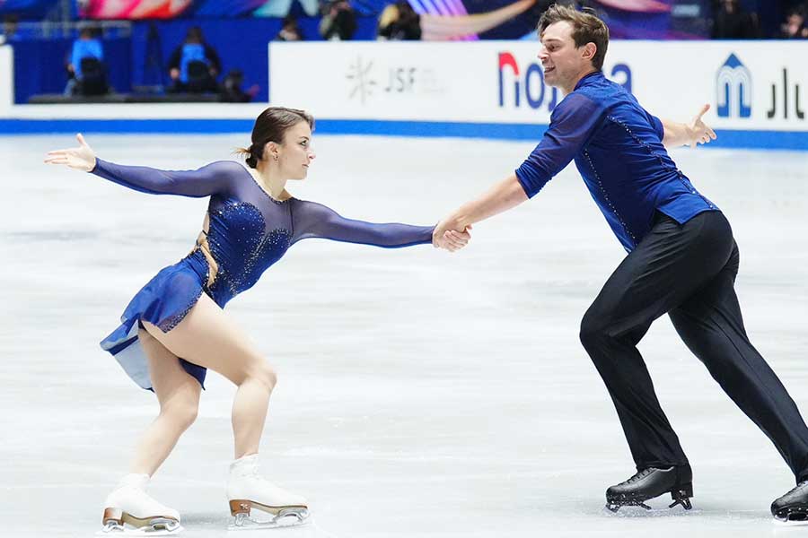 NHK杯に出場したダリア・ダニロワ（左）とミシェル・ツィバ組【写真：荒川祐史】