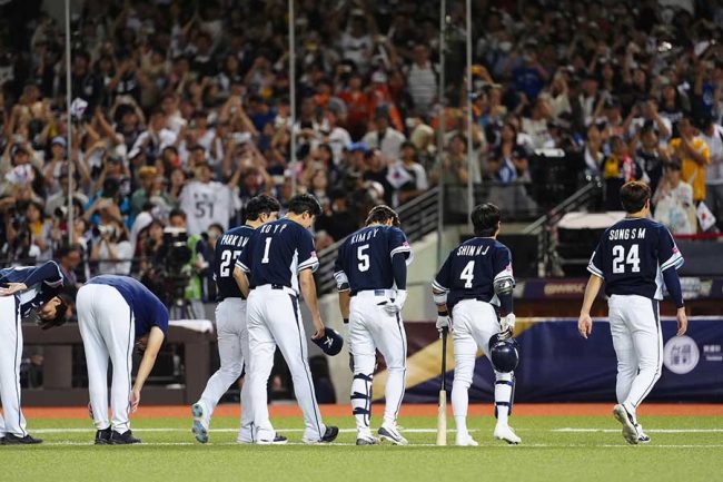 日本のCMが流れるなか…大逆転の韓国野球一丸となった証しに米記者驚き