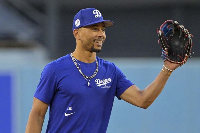 552億円ベッツの妻が着た黄金ドレス「俺の心臓がもたない」と米驚き