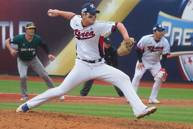 韓国の最速163キロ右腕がMLBよりNPBを目指すワケ グラブにカタカナ