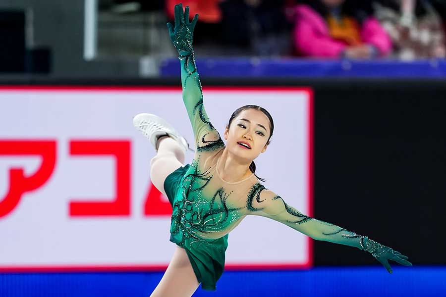 ジュニア女子SPで演技する島田麻央【写真：Getty Images】