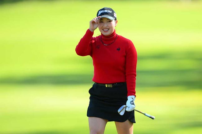 総額12億円超の女子ゴルファードレスショットに熱視線 「若さは
