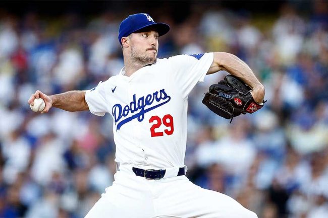 大谷同僚がパートナーと婚約報告 NYで2ショット撮影、右腕グローブを米