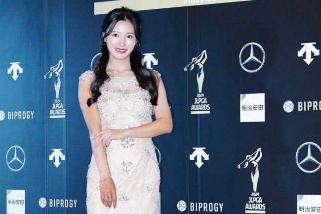 17日まで現行品希少☆臼井麗香☆メーカー純正限定ポロシャツ☆超美品 臼井麗香がツアープロで初めてアルチビオとウェア契約 「可愛いウェア