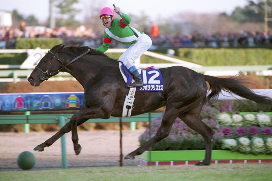 2003年の有馬記念で圧勝したシンボリクリスエス【写真：産経新聞社】