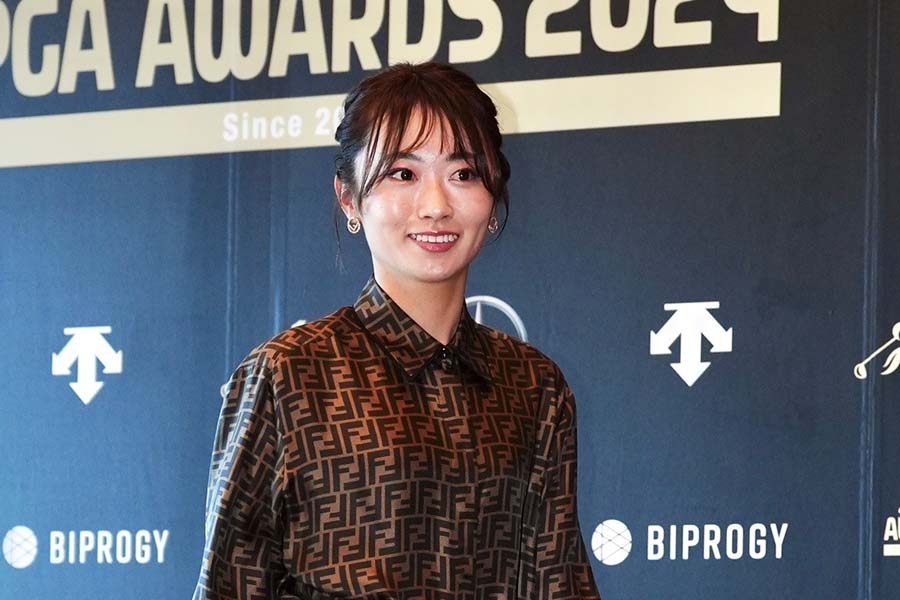JLPGA年間表彰式に出席した安田祐香【写真：小林靖】