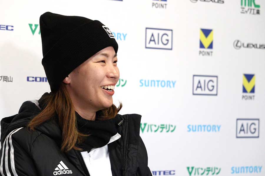 会見で想いを明かした渋野【写真：浜田洋平】