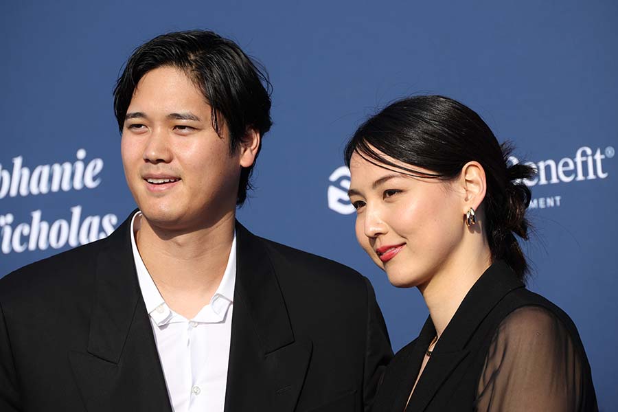 ドジャースの大谷翔平と真美子夫人（右）【写真：Getty Images】