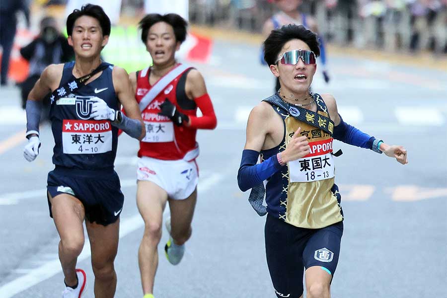 ゴール前まで激戦が繰り広げられた箱根駅伝【写真：産経新聞社】