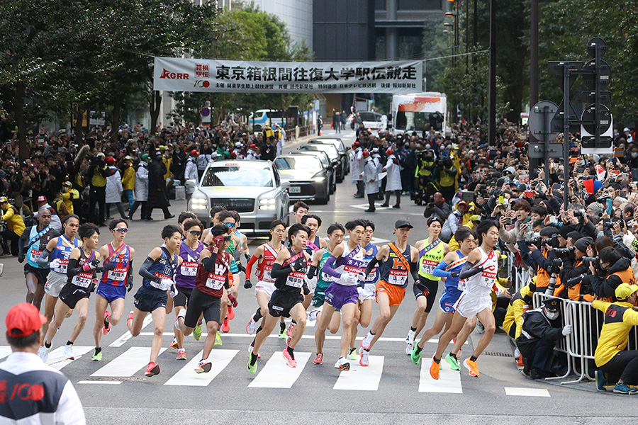 第101回箱根駅伝、沿道にいた58歳大女優にファン仰天【写真：産経新聞社】