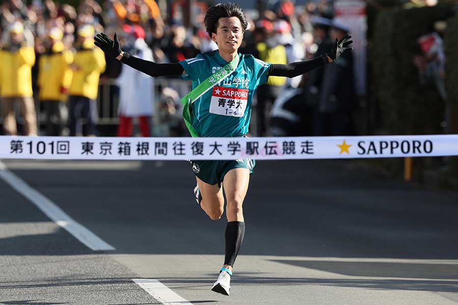 往路を1位でゴールした青学大・若林宏樹【写真：産経新聞社】