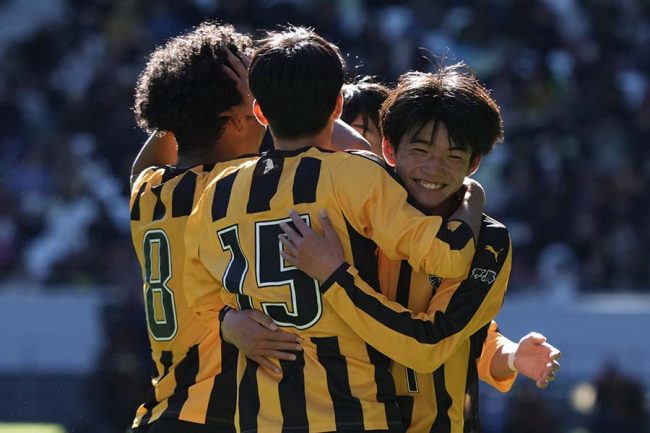 高校サッカー客席で発見された援軍にX熱視線「ちょっと笑ってしまった