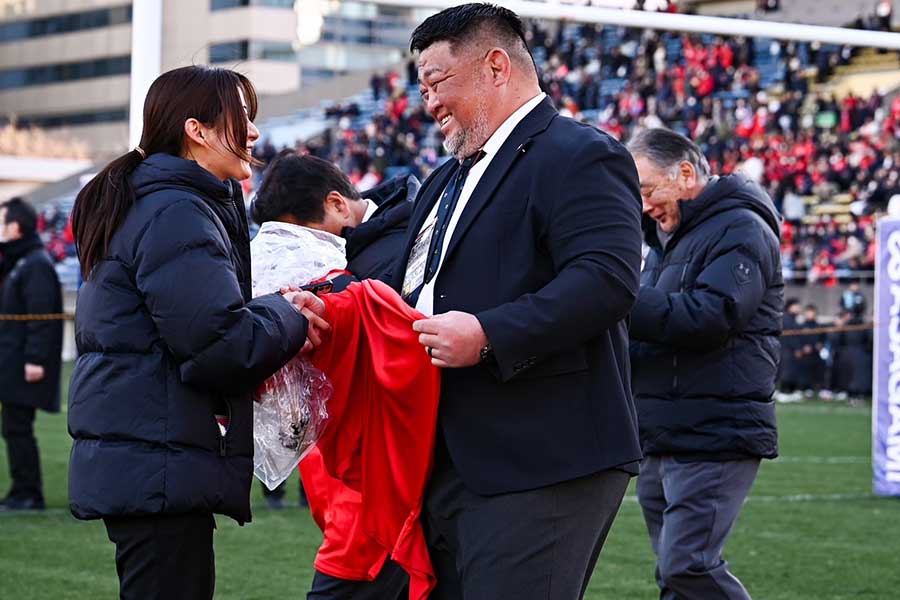 優勝後に喜びを露わにした帝京大・相馬朋和監督【写真：中戸川知世】