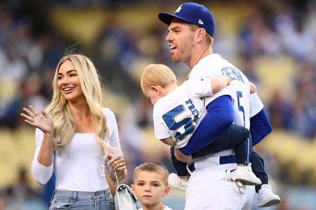 ドジャース妻たちが優勝記念リングに感激「涙…絶対外さない」 「マミコ