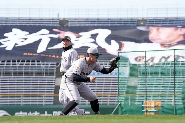 巨人キャンプで現れた日米通算170勝右腕「生で見たかった」 各地を行脚