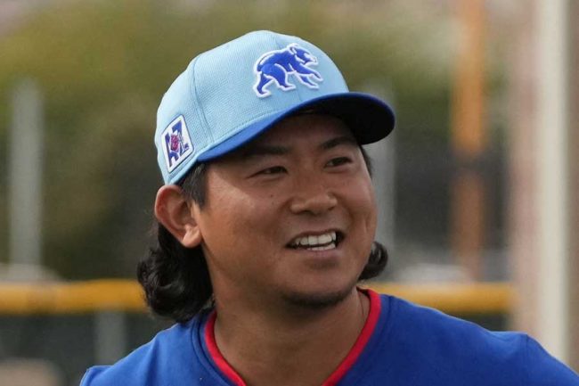 今永選手CUBポストシーズンWC進出ロッカーROOM選手使用フーディL 今永昇太の左胸に添えられた