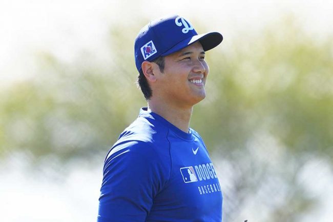 大谷翔平「ただいま。」 帰国を報告、デコピンの映像も ファンは即座に
